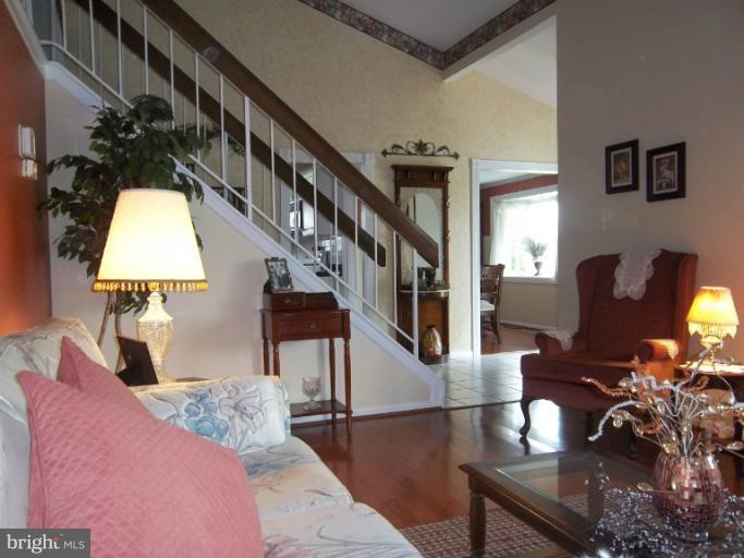 4825 Vicky Road Nottingham, MD 21236 - Photo 5 of 24 a living room with furniture and a lamp