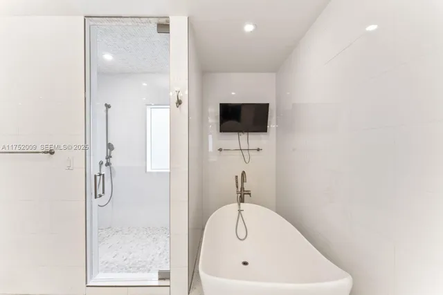 a view of a back yard of the house