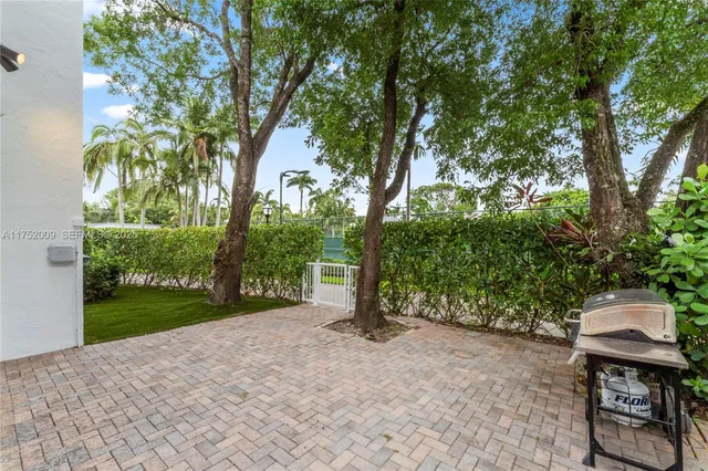 $1,999,999 | 20205 West Oak Haven Circle, Miami, FL 33179