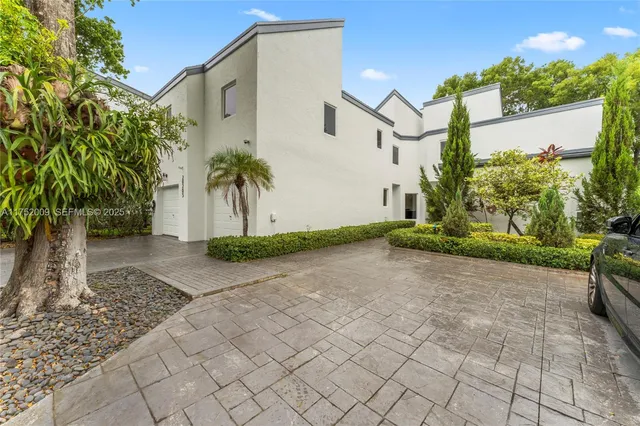 $1,999,999 | 20205 West Oak Haven Circle, Miami, FL 33179