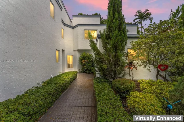 $1,999,999 | 20205 West Oak Haven Circle, Miami, FL 33179