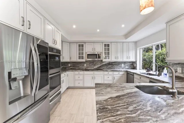 $1,999,999 | 20205 West Oak Haven Circle, Miami, FL 33179