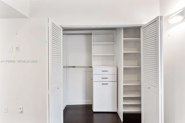 $1,999,999 | 20205 West Oak Haven Circle, Miami, FL 33179