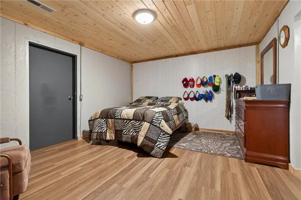 $398,500 | 13830 East Musket Road, Nevada, MO 64772