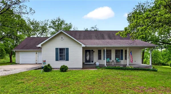 $398,500 | 13830 East Musket Road, Nevada, MO 64772