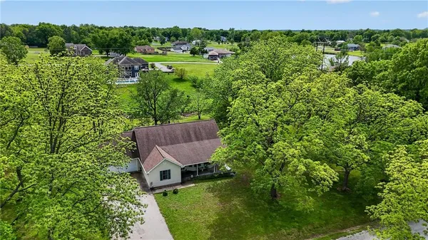 $398,500 | 13830 East Musket Road, Nevada, MO 64772