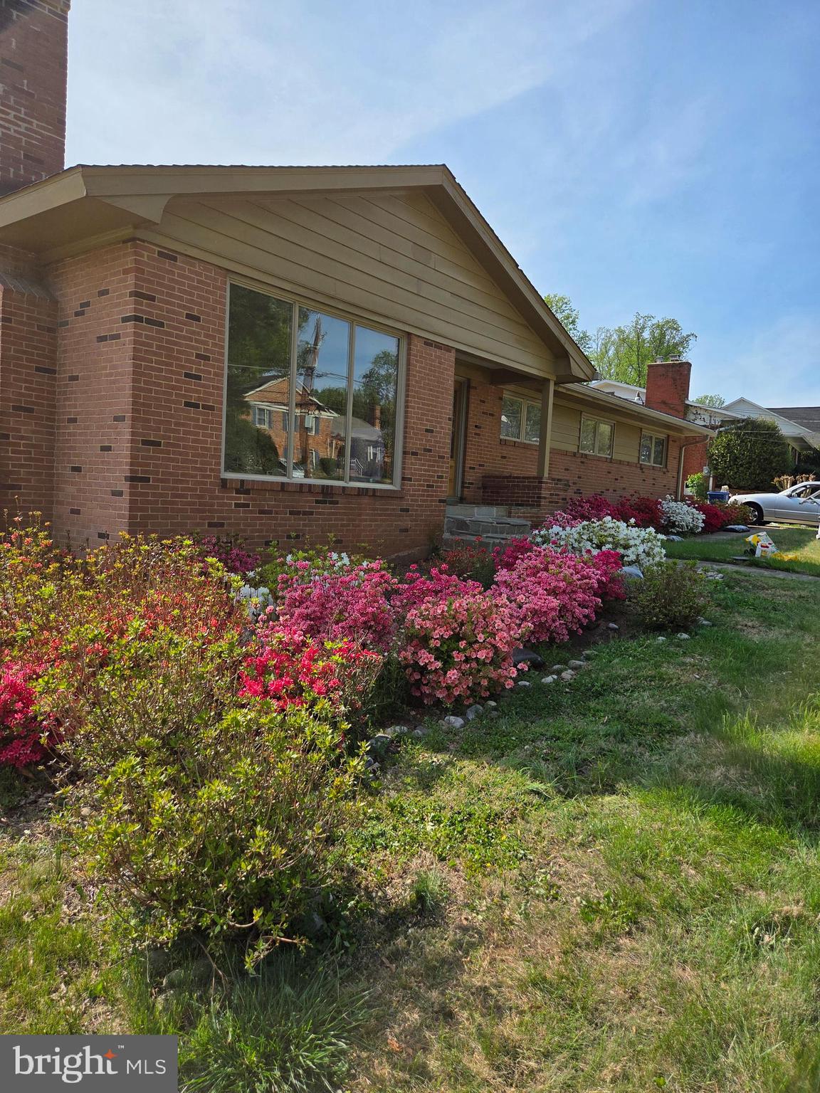 5800 Plainview Road Bethesda, MD 20817 - Photo 24 of 30 a front view of a house