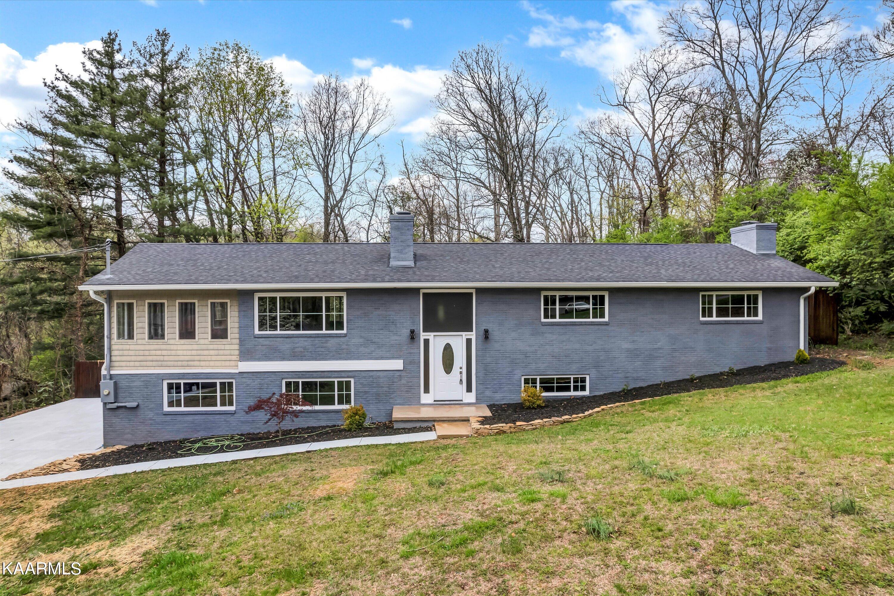 327 7 Oaks Trail, Knoxville, TN 37922 Compass