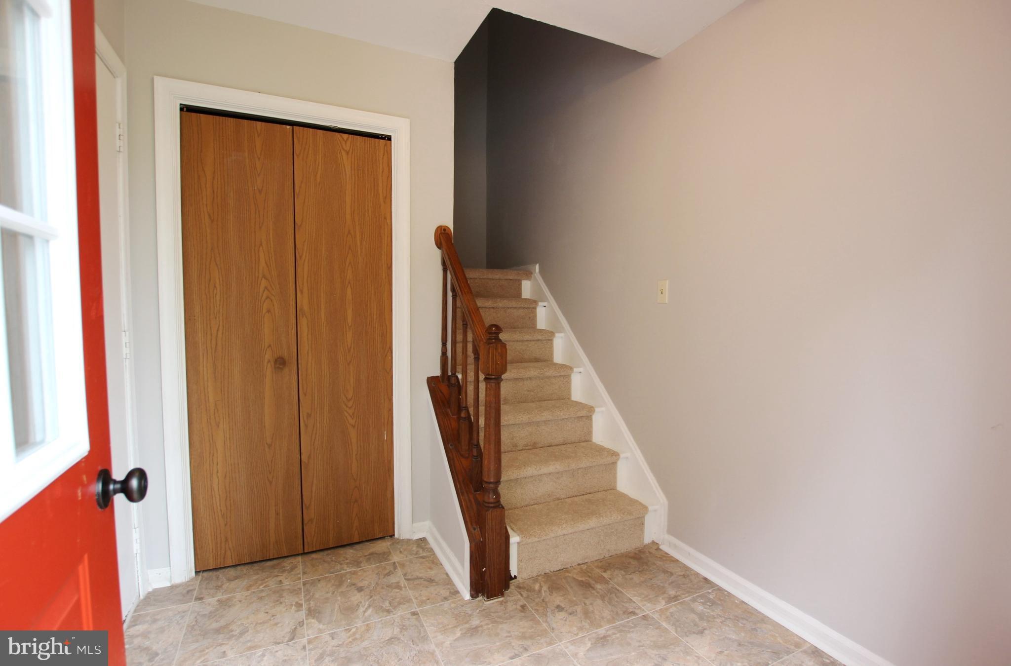 20 Rutherford Place Harpers Ferry, WV 25425 - Photo 2 of 21 Foyer
