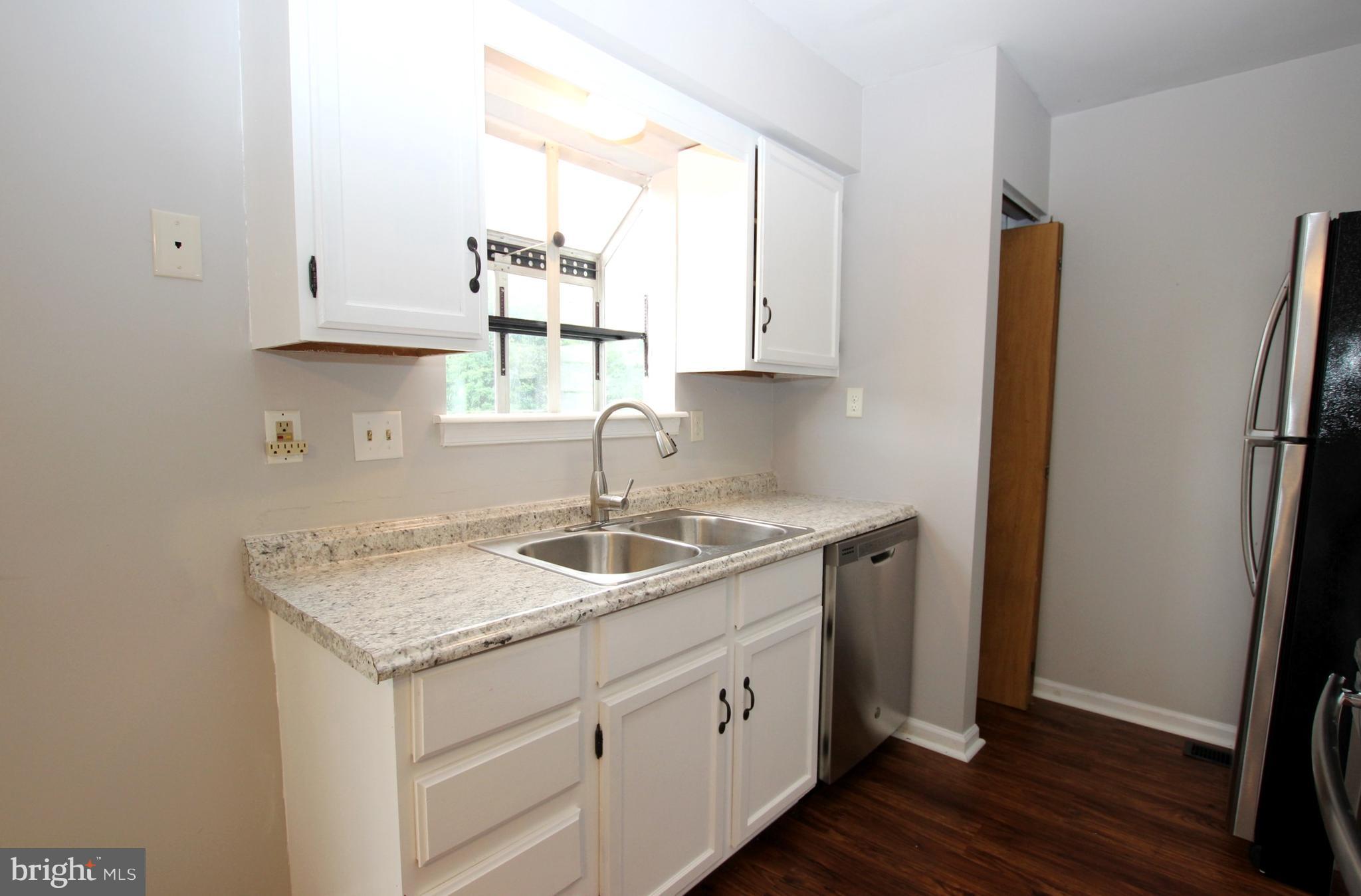 20 Rutherford Place Harpers Ferry, WV 25425 - Photo 6 of 21 Kitchen