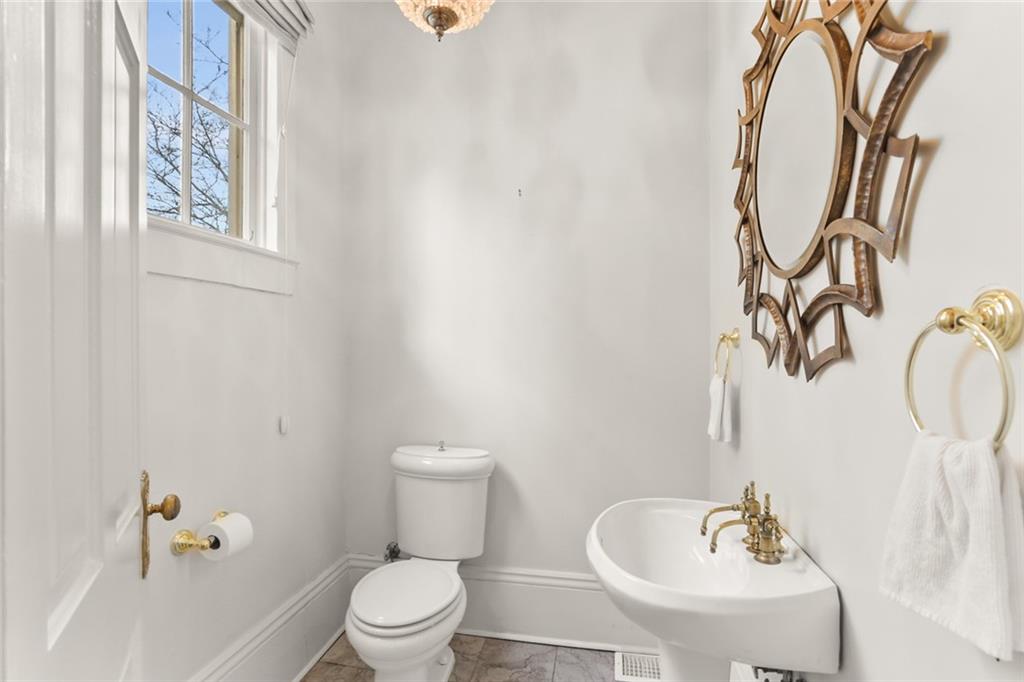 2708 Coliseum Street New Orleans, LA 70130 - Photo 20 of 41
