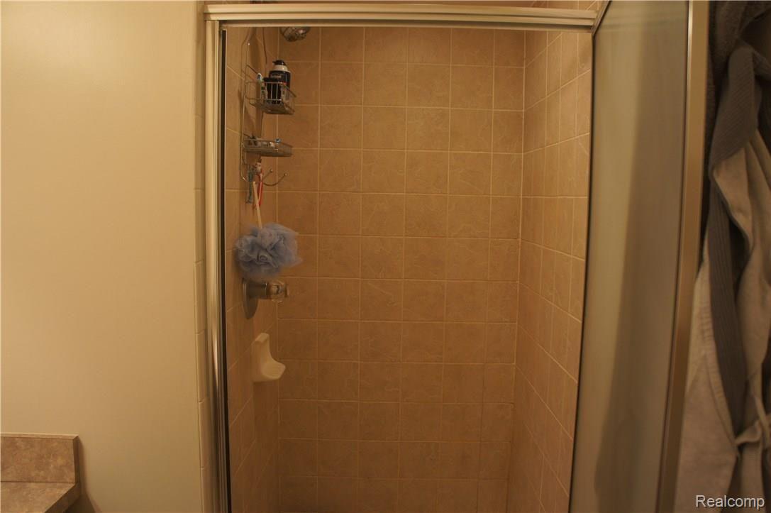 3404 Tremonte Circle Rochester, MI 48306 - Photo 9 of 20 shower