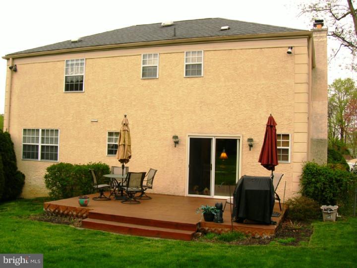 608 Foster Drive Springfield, PA 19064 - Photo 2 of 25 Exterior Back