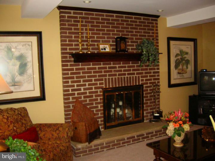 608 Foster Drive Springfield, PA 19064 - Photo 18 of 25 Family Room