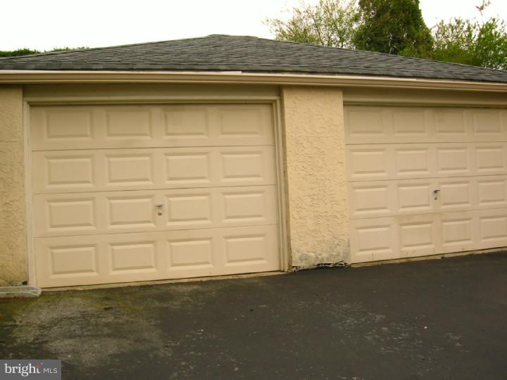 608 Foster Drive Springfield, PA 19064 - Photo 3 of 25 Garage