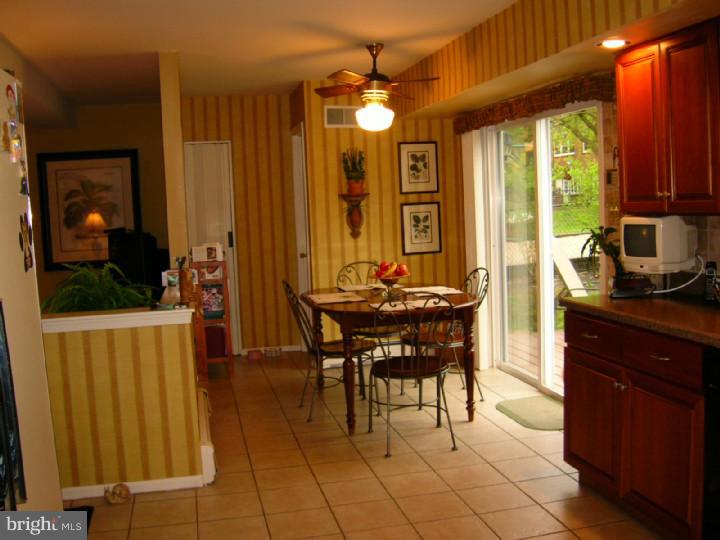 608 Foster Drive Springfield, PA 19064 - Photo 22 of 25 Kitchen