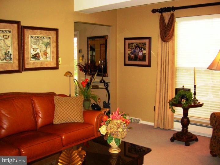 608 Foster Drive Springfield, PA 19064 - Photo 8 of 25 Family Room