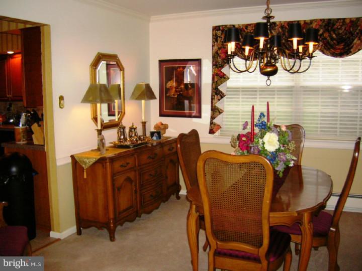 608 Foster Drive Springfield, PA 19064 - Photo 9 of 25 Dining Room