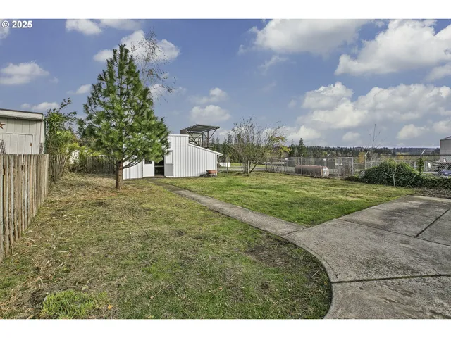 a view of a outdoor space