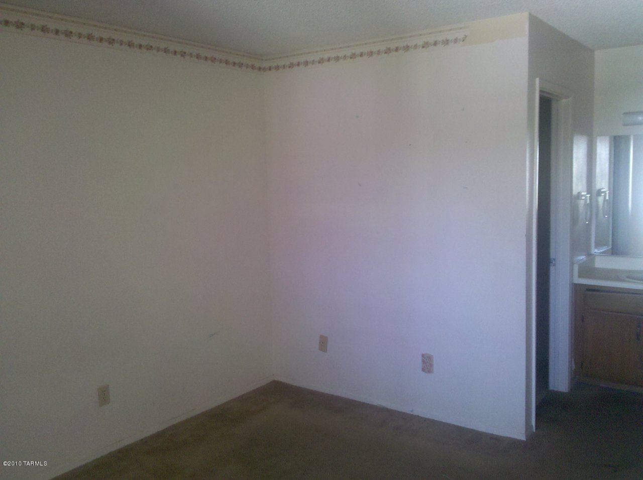 6615 East Golf Links Road, Unit 9 Tucson, AZ 85730 - Photo 2 of 6 a small space with a window