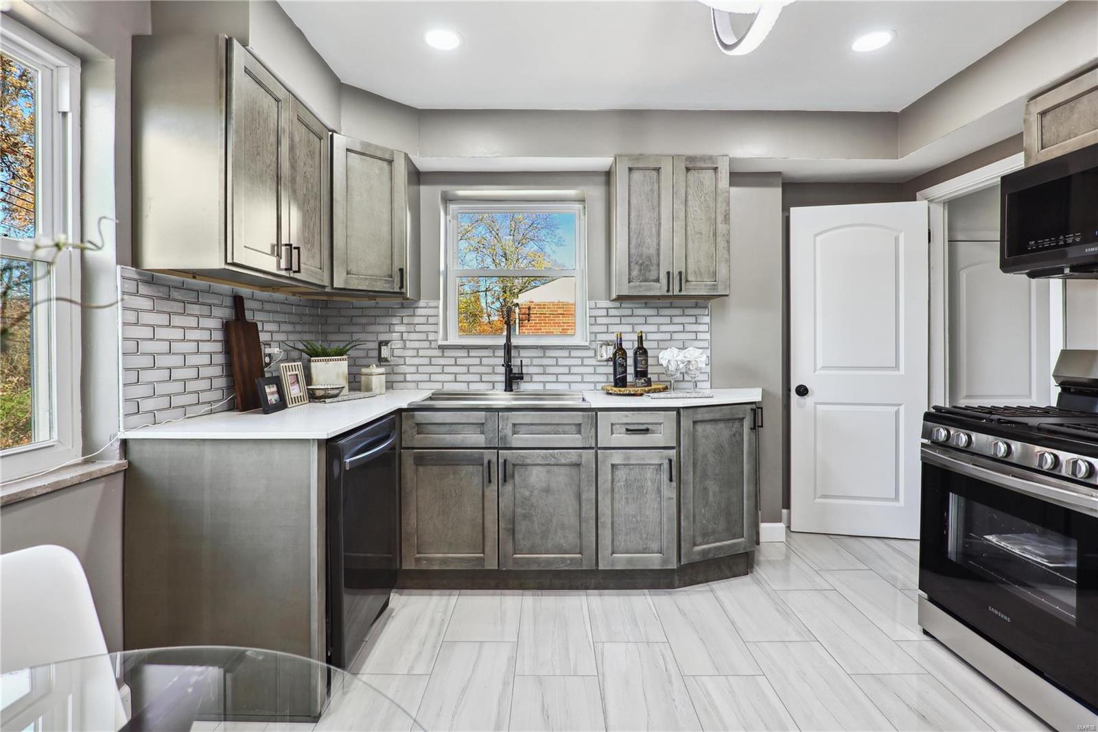 4105 Oreon Avenue St. Louis, MO 63121 - Photo 16 of 24