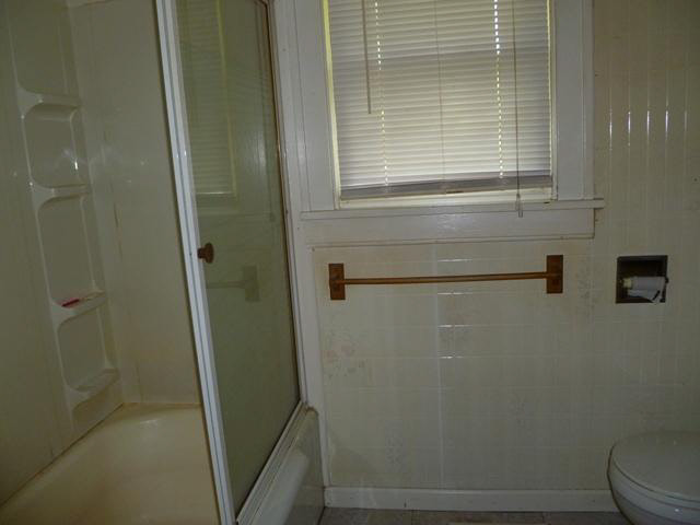 117 Cole Road Monroe, MI 48162 - Photo 9 of 11 Bath