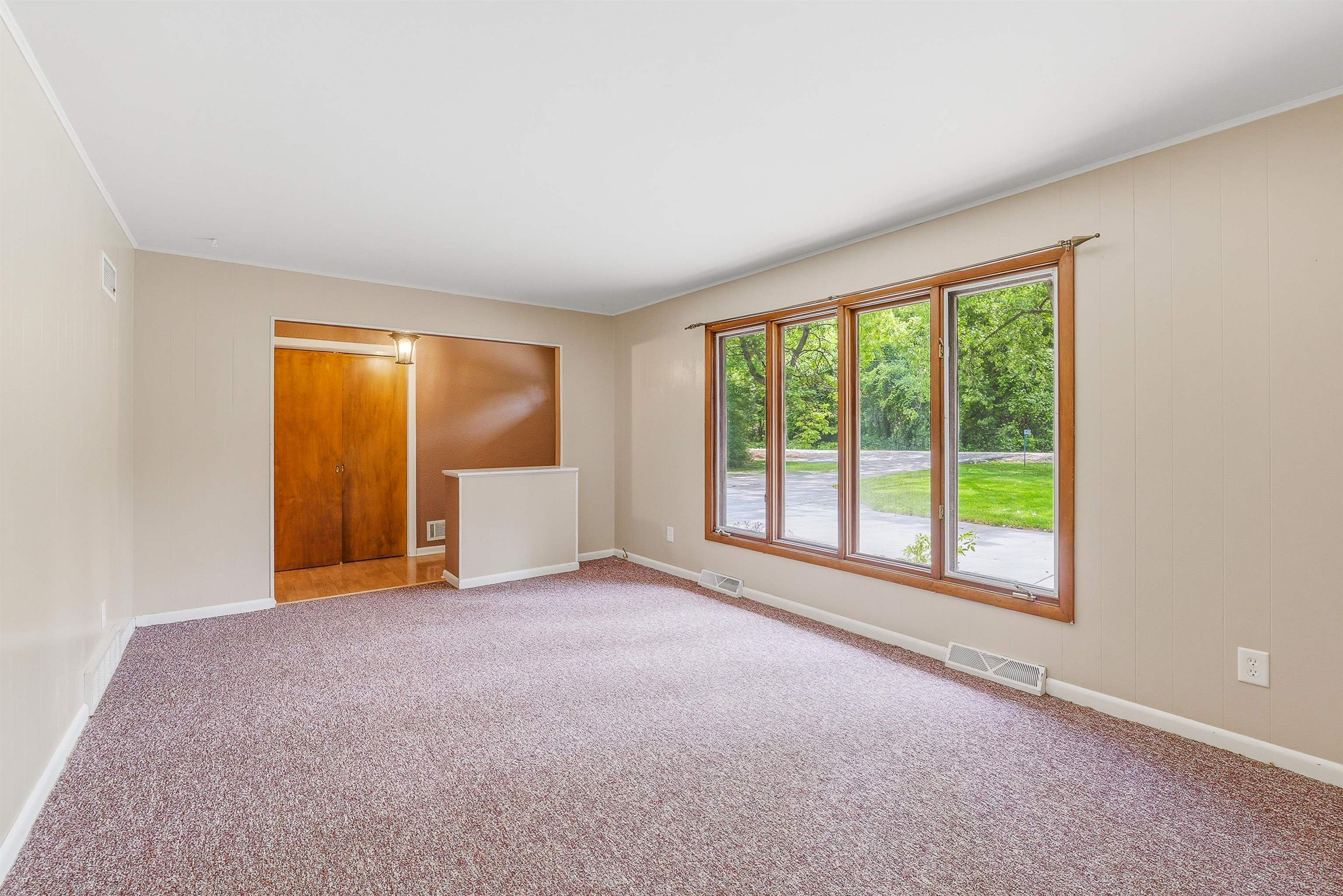 W6878 Riverbend Road Fond du Lac, WI 54937 - Photo 4 of 37