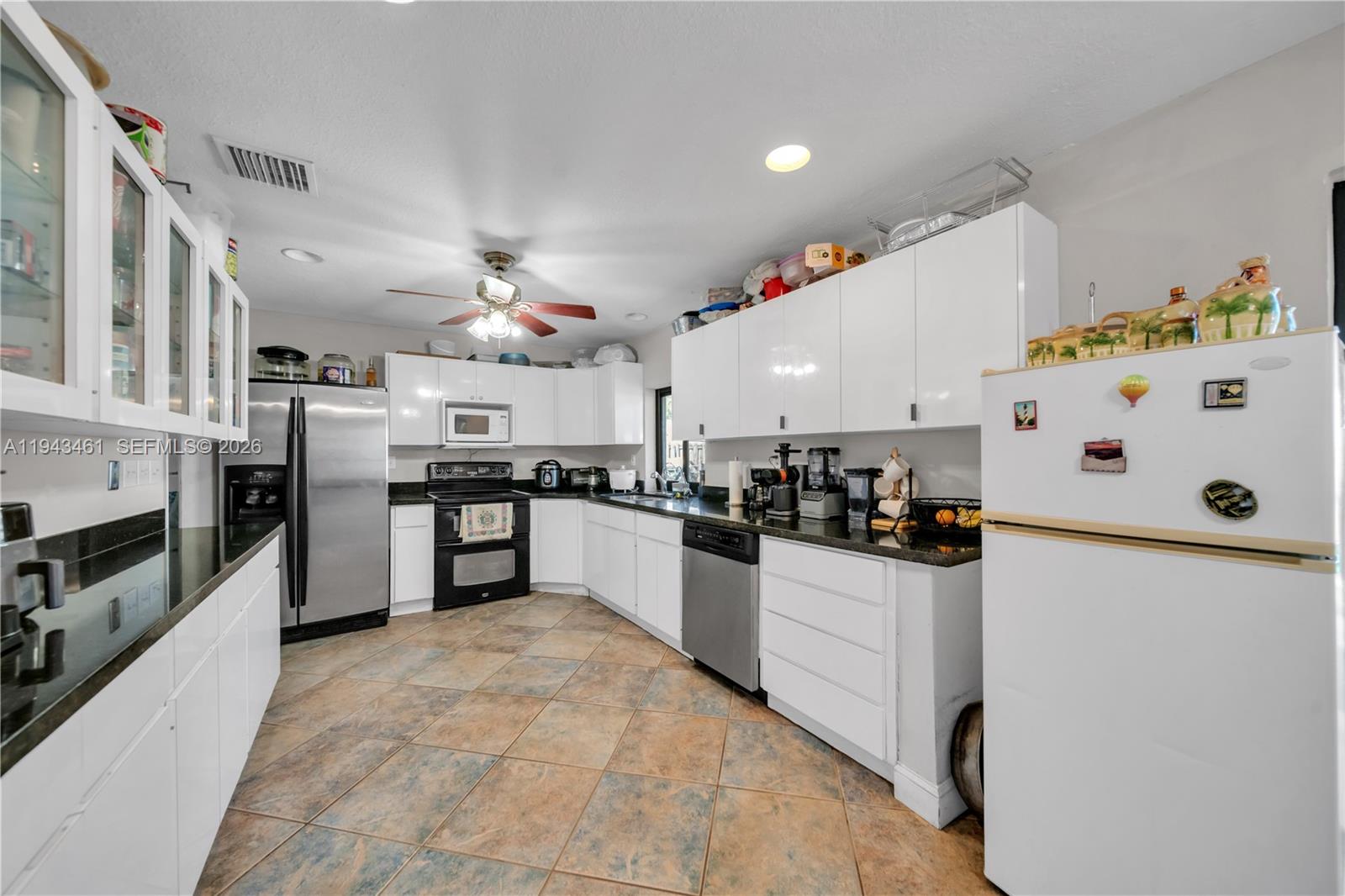 17255 Southwest 299th Street Homestead, FL 33030 - Photo 21 of 47