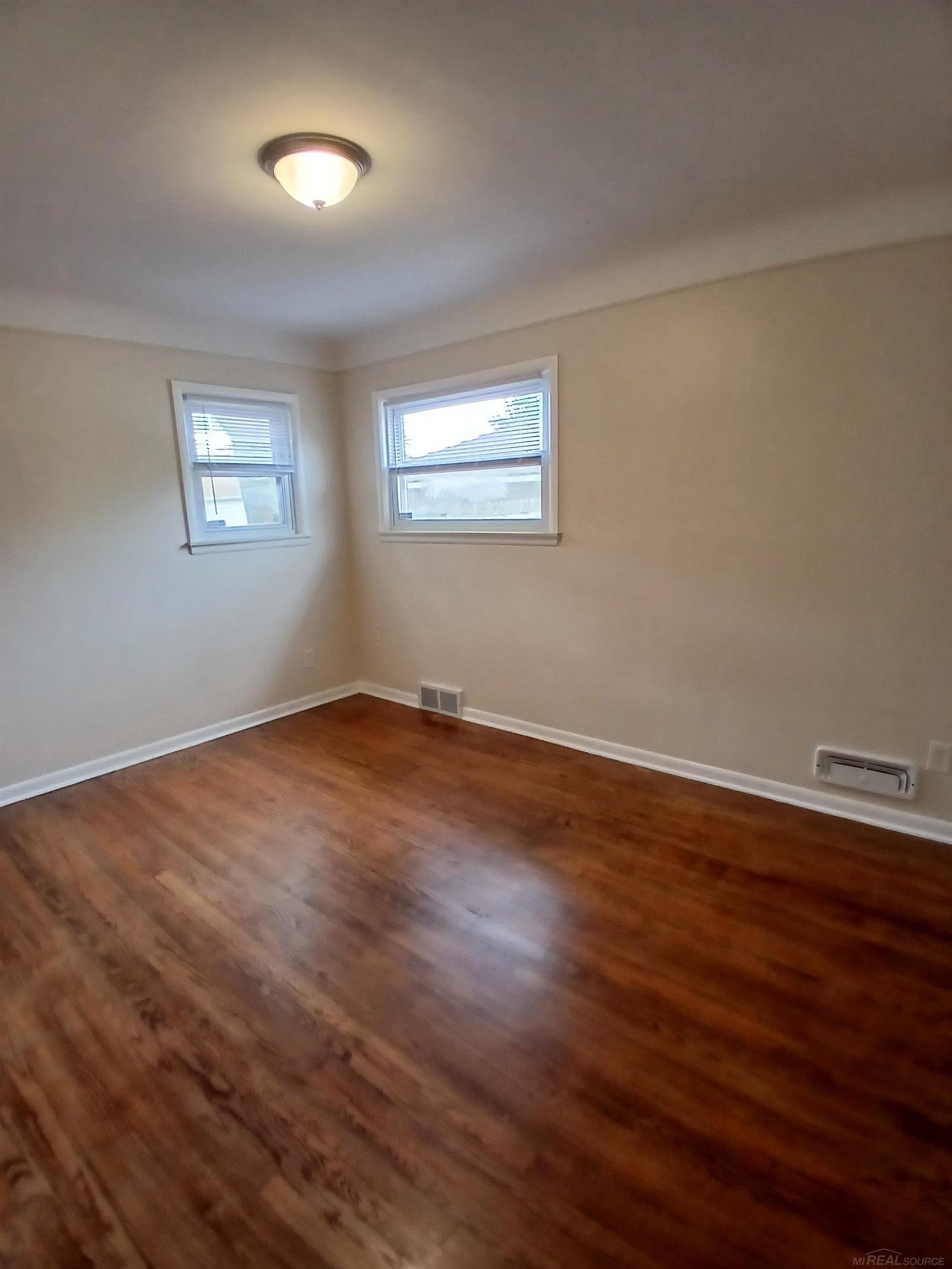 24675 Ridgecroft Avenue Eastpointe, MI 48021 - Photo 18 of 31