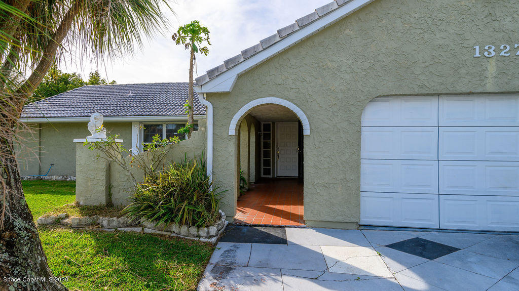 1327 Cherry Hills Road Northeast Palm Bay, FL 32905 - Photo 3 of 22 NZ7_2031