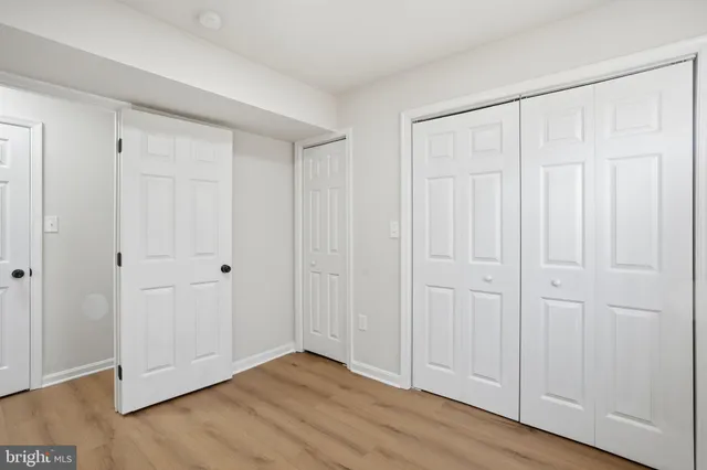 an empty room with a empty space and window