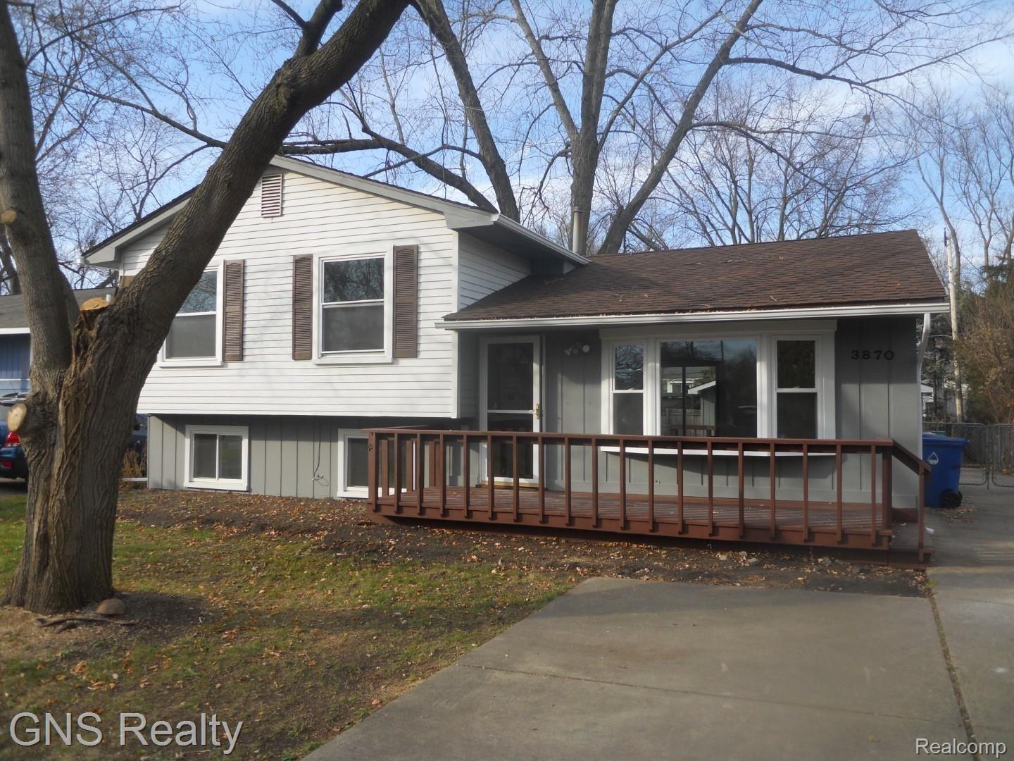 3870 Elmhurst Road Waterford, MI 48328 - Photo 2 of 26 DSCN0011.JPG