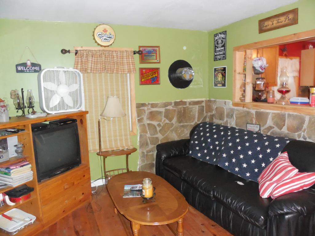 16 Collettes Grove Road Derry, NH 03038 - Photo 4 of 11