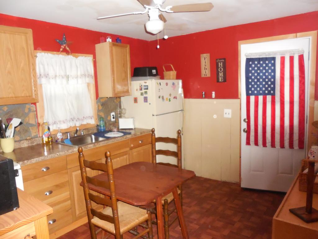 16 Collettes Grove Road Derry, NH 03038 - Photo 8 of 11