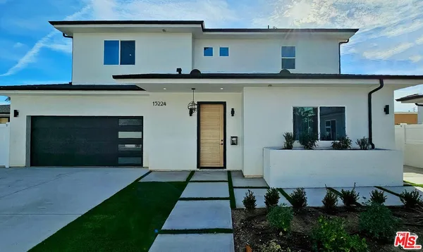 $6,900 | 15224 West Holyland Drive, Van Nuys, CA 91411