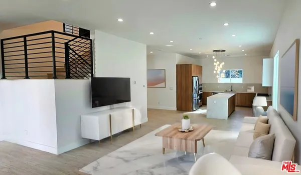 $6,900 | 15224 West Holyland Drive, Van Nuys, CA 91411