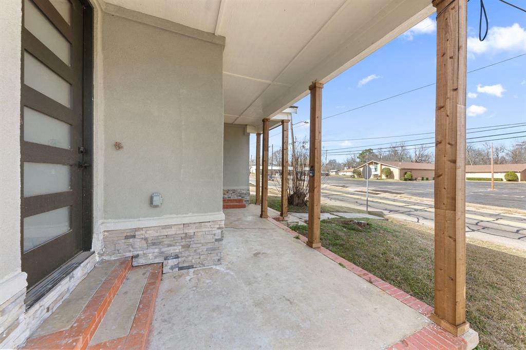 1237 Bonham Street Paris, TX 75460 - Photo 6 of 9