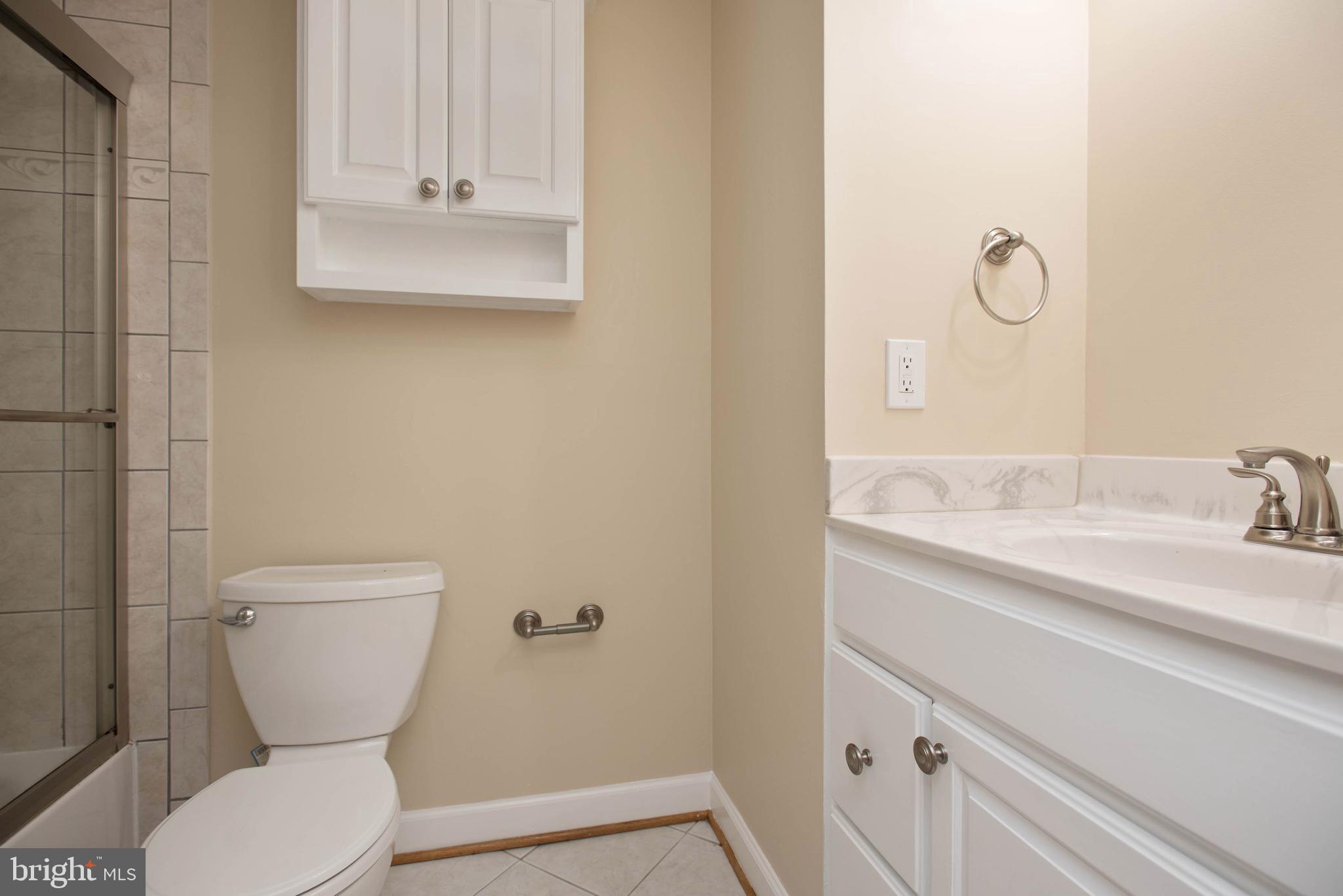 8902 Spur Road Springfield, VA 22153 - Photo 21 of 34 Upstairs Full Bath