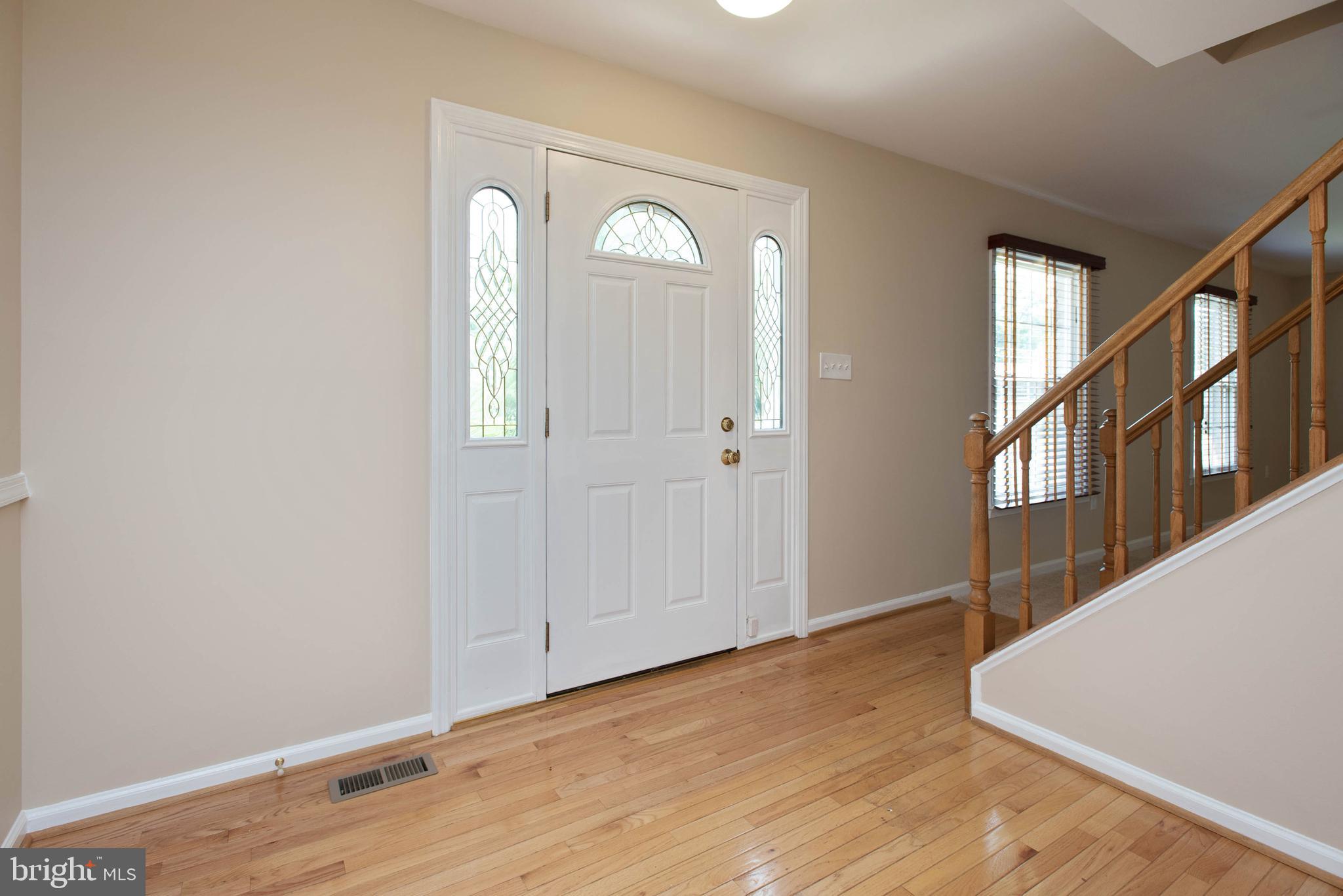 8902 Spur Road Springfield, VA 22153 - Photo 30 of 34 Entrance w/Hardwood Floors