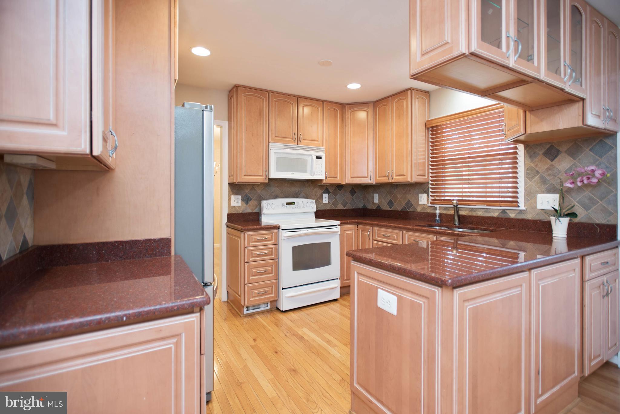 8902 Spur Road Springfield, VA 22153 - Photo 7 of 34 Kitchen