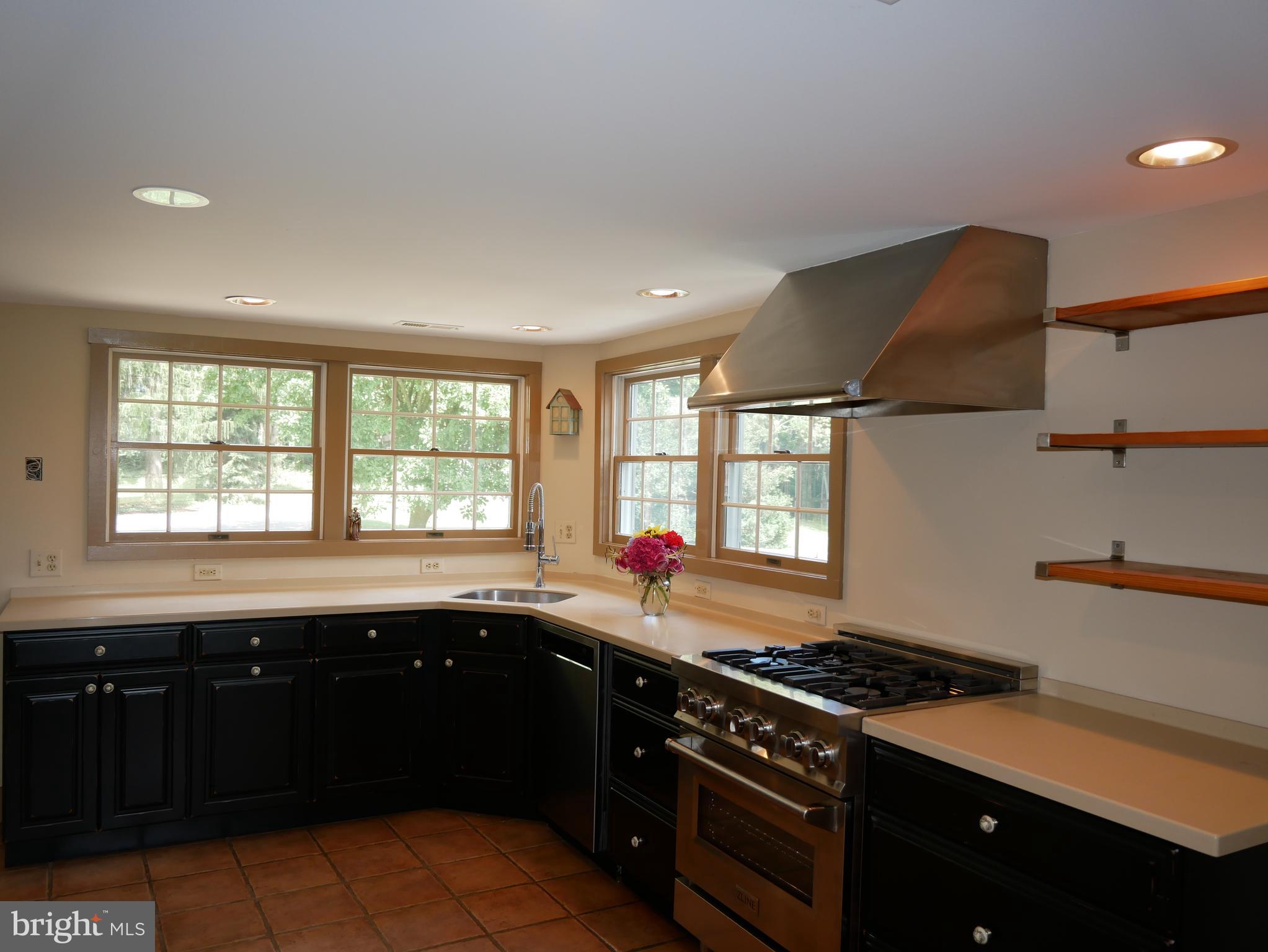 15335 Dover Road Reisterstown, MD 21136 - Photo 10 of 58 Gas range with an electric oven