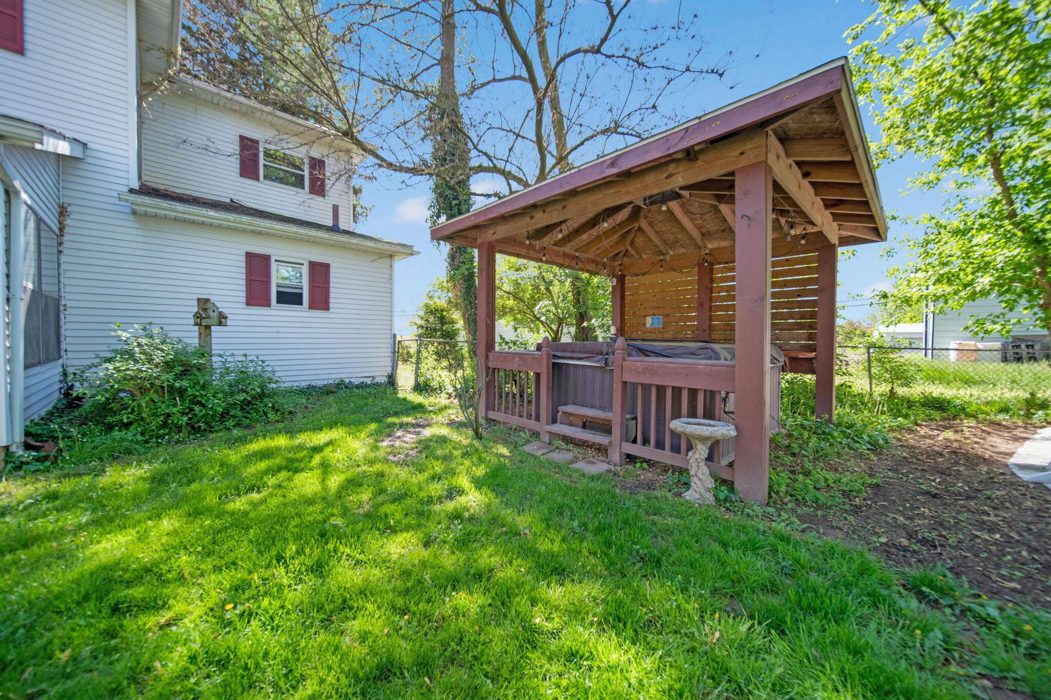 49 Front Street Commercial Point, OH 43116 - Photo 21 of 26 Hot tub