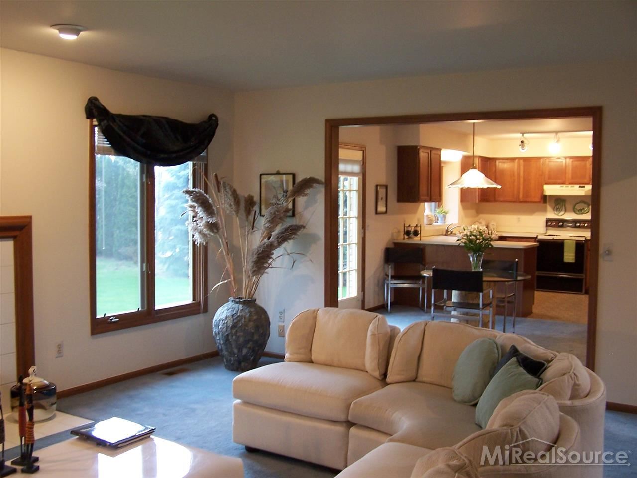 220 Bourbon Court Rochester, MI 48307 - Photo 10 of 28 31193081-9.JPG