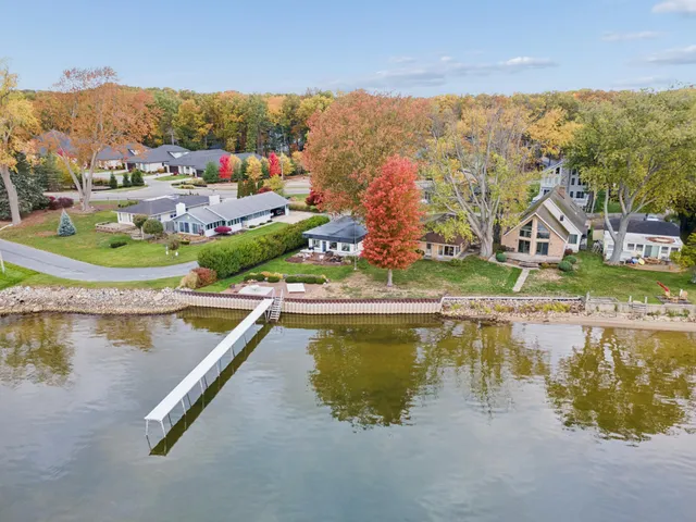 $1,250,000 | 2016 Lake Street, Holland, MI 49424