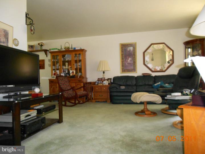 5 Rabbit Run Road Cherry Hill, NJ 08003 - Photo 8 of 13 Gallery Image 8
