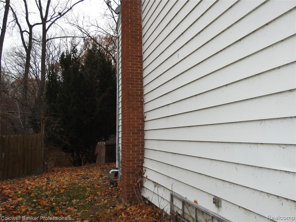 5919 Western Road Flint, MI 48506 - Photo 2 of 26