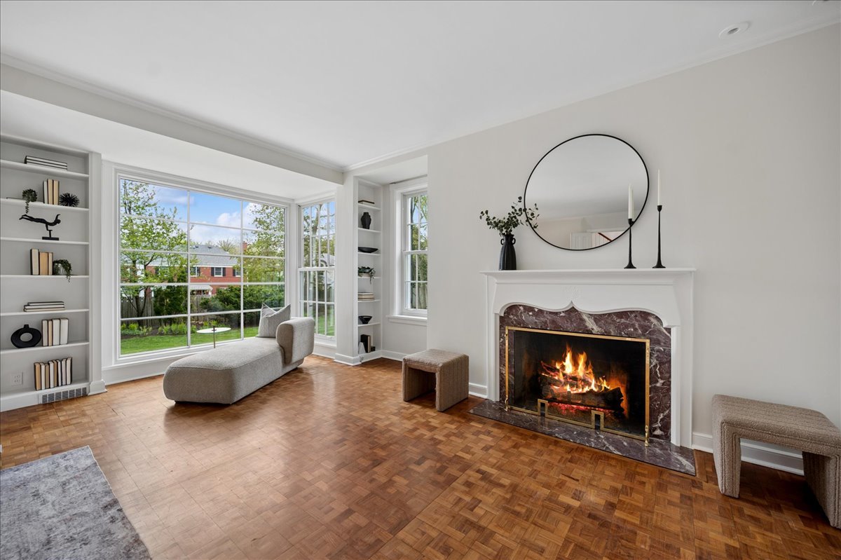 211 Church Road Winnetka, IL 60093 - Photo 9 of 42 Gallery Image 9