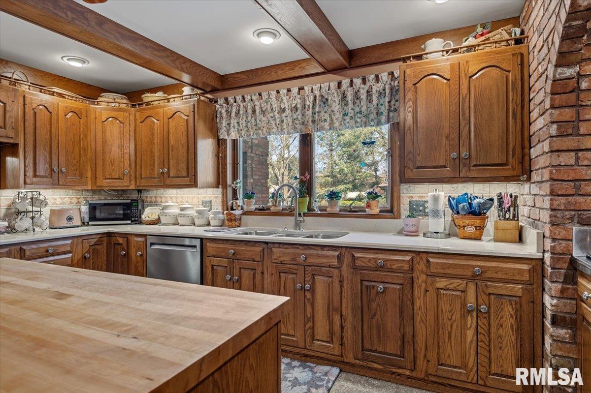 2223 Cardinal Drive Springfield, IL 62704 - Photo 14 of 92