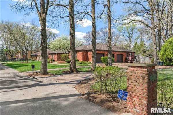 $675,000 | 2223 Cardinal Drive, Springfield, IL 62704