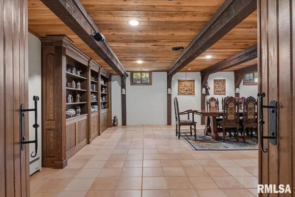 $675,000 | 2223 Cardinal Drive, Springfield, IL 62704